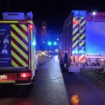 Strassensperrung mit zwei Feuerwehrautos